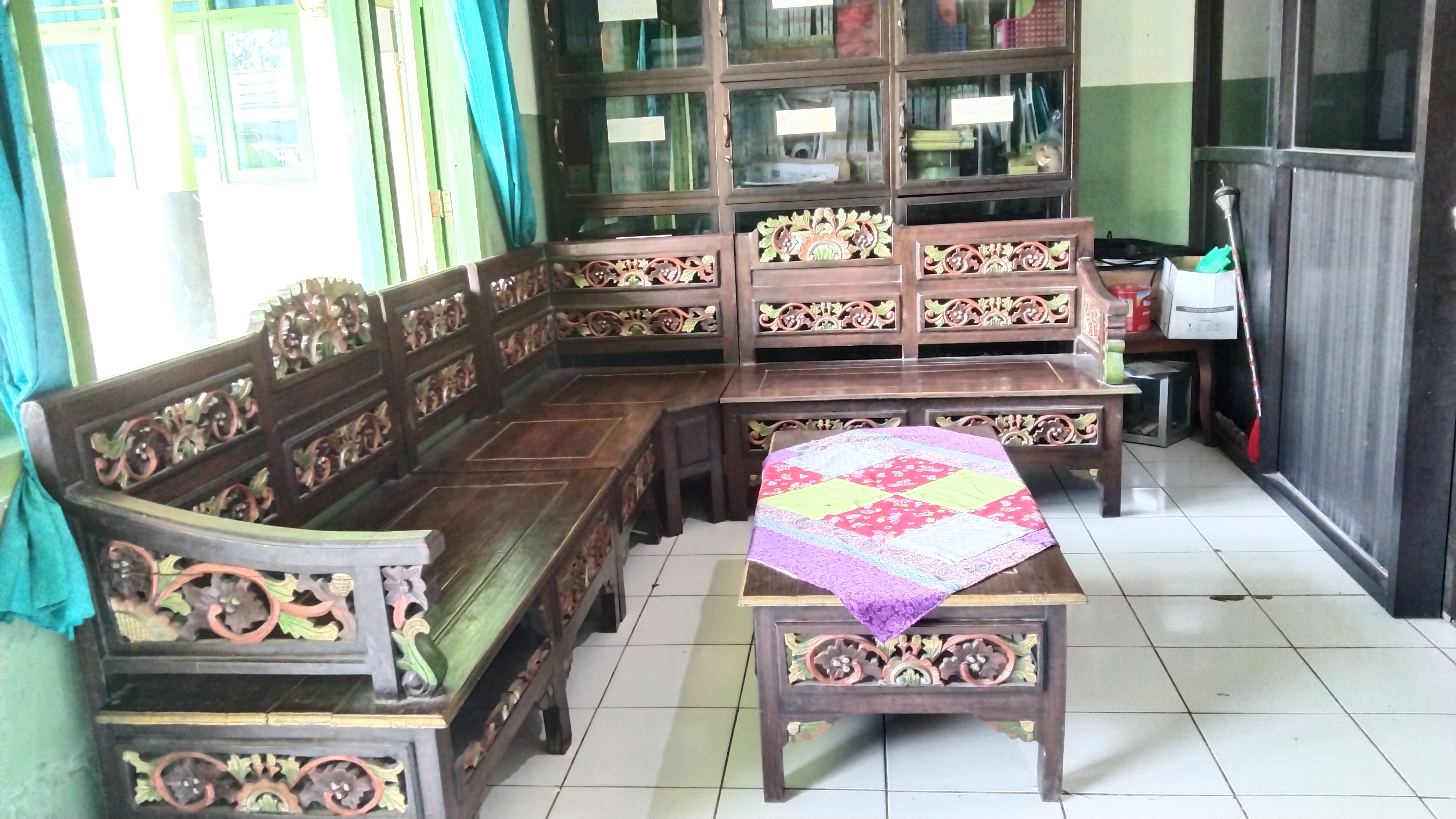 RUANG TAMU SEKOLAH